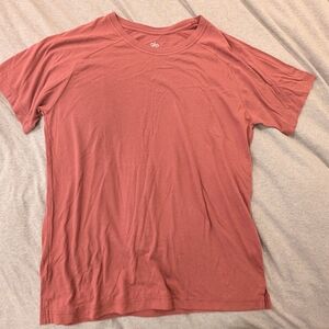 ALO Yoga Men's Short Sleeve Tee in Rust